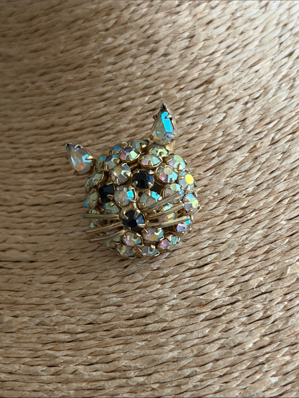 Vintage cat brooch aurora borealis rhinestone with marquis rhinestone ears - Picture 5 of 7